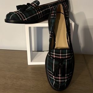 Ann Taylor NWT Plaid Tassel Loafer